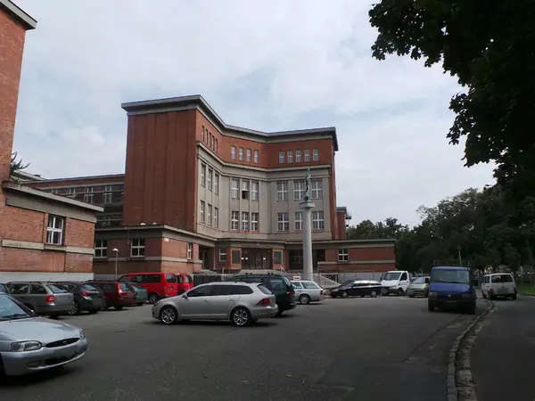 Fotografie školy "Gymnázium J. K. Tyla Hradec Králové"
