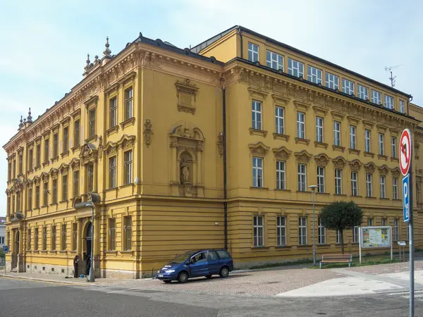 Fotografie školy "Gymnázium Dvůr Králové nad Labem"