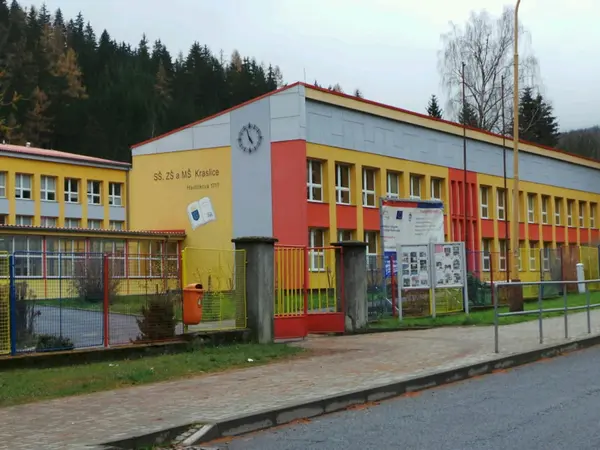 Fotografie školy "SŠ, ZŠ a MŠ Kraslice"