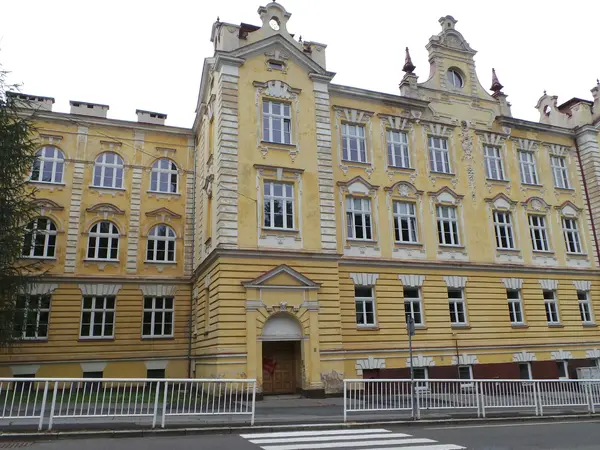 Fotografie školy "Gymnázium a obchodní akademie Mariánské Lázně"