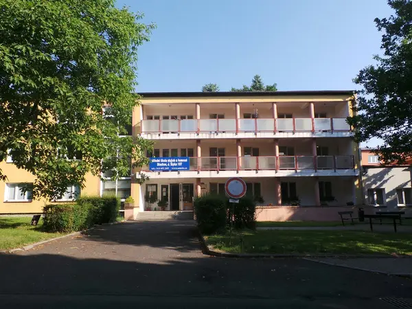 Fotografie školy "Střední škola služeb a řemesel Stochov"