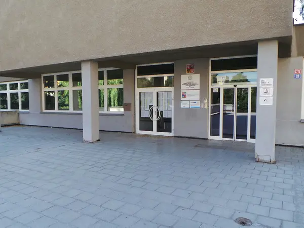 Fotografie školy "Vyšší odborná škola ekonomická, sociální a zdravotnická, Obchodní akademie, Střední pedagogická škola a Střední zdravotnická škola, Most"