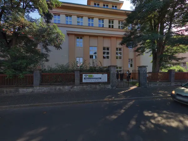 Fotografie školy "Vyšší policejní škola a Střední policejní škola Ministerstva vnitra v Praze"