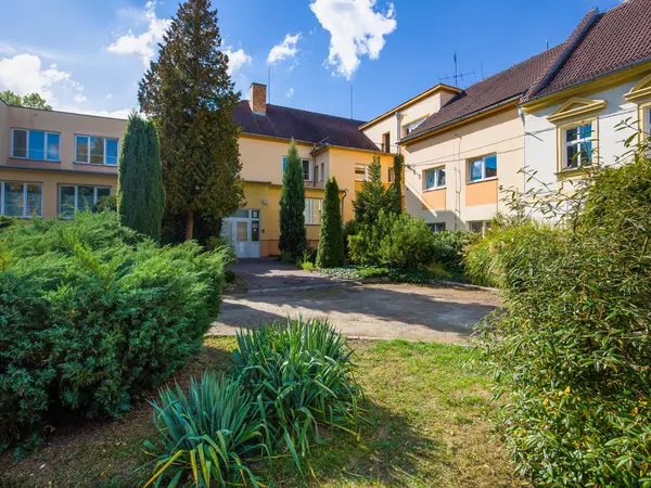 Fotografie školy "Střední odborné učiliště služeb Vodňany, Zeyerovy sady 43/II"