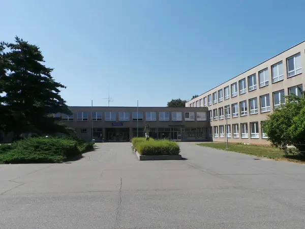 Fotografie školy "Gymnázium Pardubice, Mozartova"