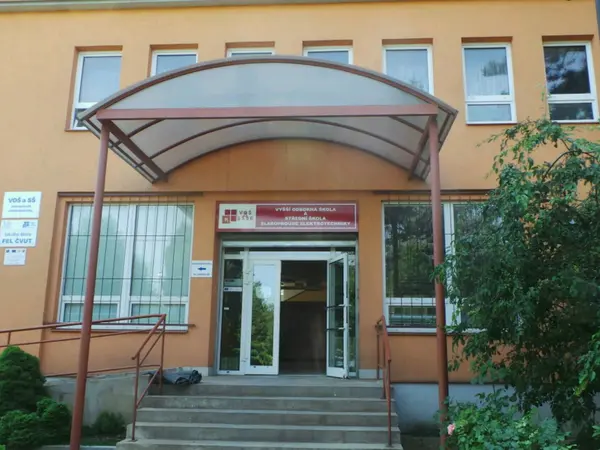 Fotografie školy "Vyšší odborná škola informačních studií a Střední škola elektrotechniky, multimédií a informatiky"