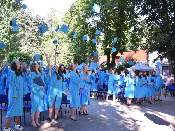 Fotografie školy "Střední škola Sion High School, Hradec Králové"