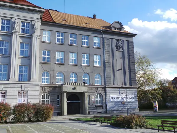 Fotografie školy "Obchodní akademie, Plzeň, nám. T. G. Masaryka 13"