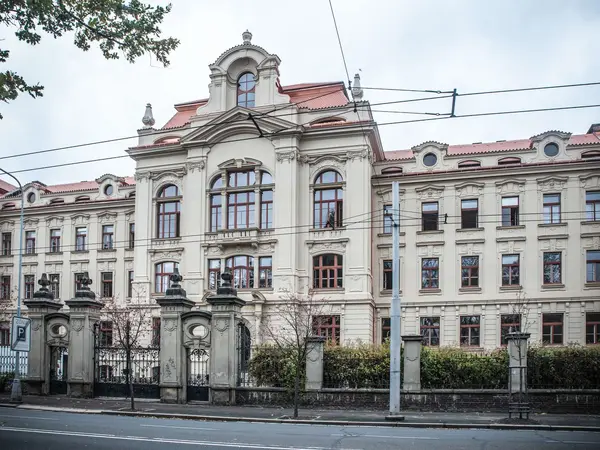 Fotografie školy "Obchodní akademie, Střední odborná škola a Jazyková škola s právem státní jazykové zkoušky, Hradec Králové"