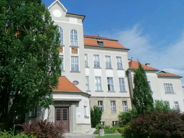 Fotografie školy "Gymnázium Ústí nad Orlicí"