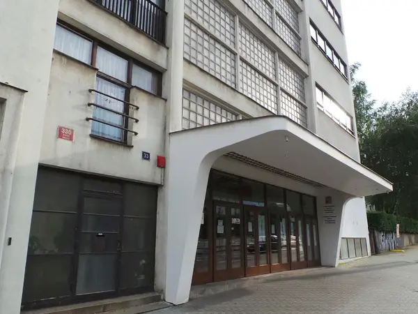 Fotografie školy "Vyšší odborná škola pedagogická a sociální, Střední odborná škola pedagogická a Gymnázium, Praha 6, Evropská 33"