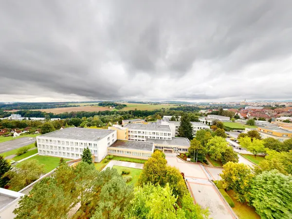 Fotografie školy "Střední škola obchodu, služeb a řemesel a Jazyková škola s právem státní jazykové zkoušky, Tábor, Bydlinského 2474"