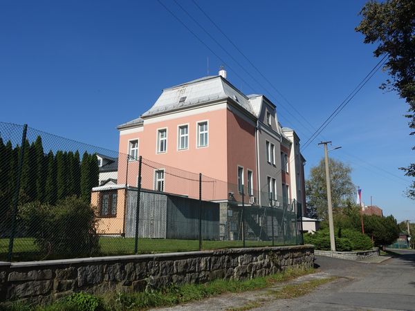 Fotografie školy "Výchovný ústav, střední škola a školní jídelna Žulová"