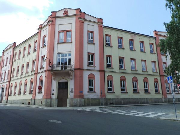 Fotografie školy "Obchodní akademie, Česká Lípa, náměstí Osvobození 422"