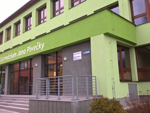Fotografie školy "Gymnázium Jana Pivečky a Střední odborná škola Slavičín"