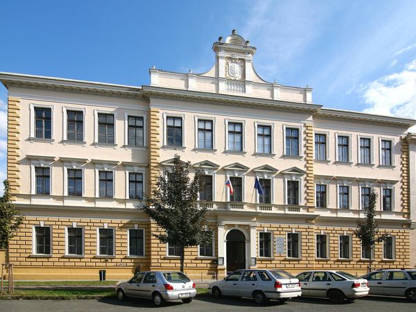 Fotografie školy "Střední odborná škola podnikání a obchodu"
