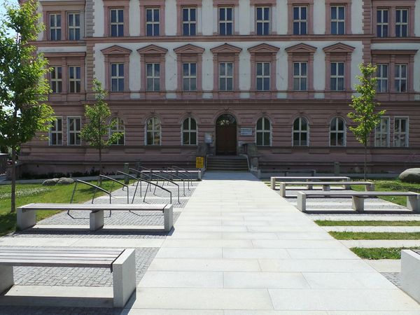 Fotografie školy "Gymnázium Dr. Karla Polesného Znojmo"