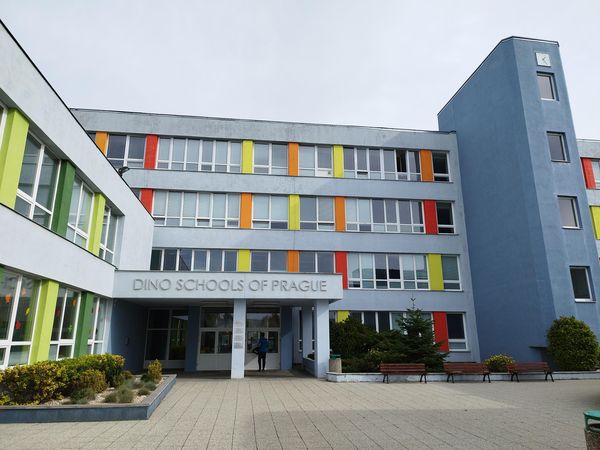 Fotografie školy "Královské gymnázium Petrovice"