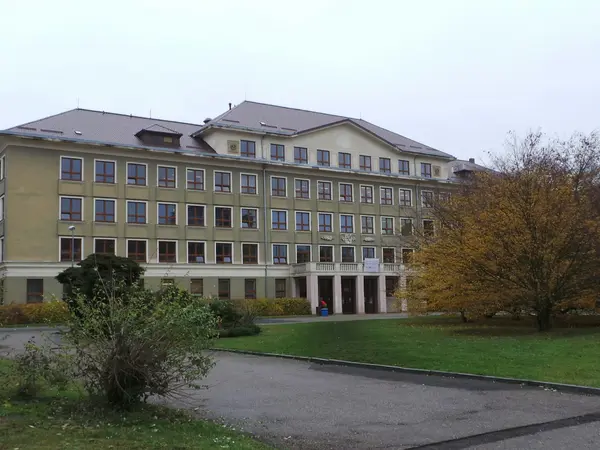Fotografie školy "Střední průmyslová škola stavební a Obchodní akademie, Kladno"
