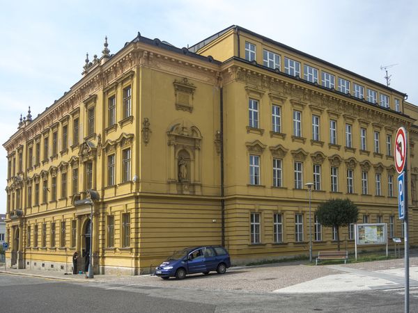 Fotografie školy "Gymnázium Dvůr Králové nad Labem"
