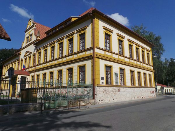 Fotografie školy "Gymnázium a základní umělecká škola Šlapanice"