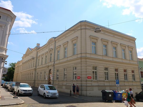 Fotografie školy "Gymnázium a Střední pedagogická škola, Obchodní akademie a Jazyková škola s právem státní jazykové zkoušky Znojmo"