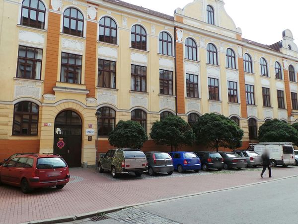 Fotografie školy "Gymnázium České Budějovice, Jírovcova"