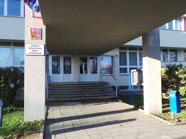 Fotografie školy "Střední průmyslová škola Otrokovice"