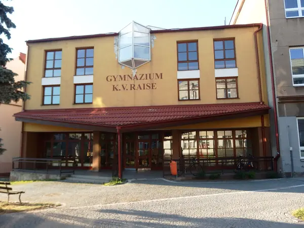 Fotografie školy "Gymnázium K.V.Raise a Střední odborné učiliště, Hlinsko, Adámkova 55"