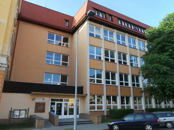 Fotografie školy "Střední průmyslová škola stavební a Obchodní akademie, Kadaň"