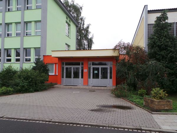 Fotografie školy "Střední škola technická, Opava, Kolofíkovo nábřeží 51"