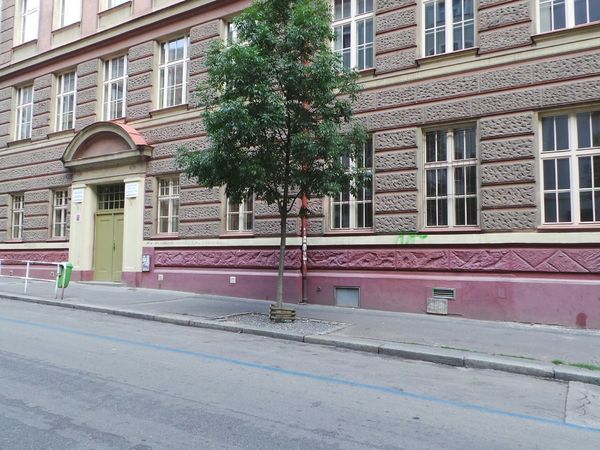 Fotografie školy "Obchodní akademie Praha 3, Kubelíkova 37"