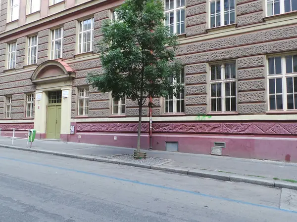Fotografie školy "Obchodní akademie Praha 3, Kubelíkova 37"
