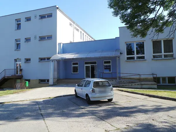 Fotografie školy "Střední škola nábytkářská a obchodní Bystřice pod Hostýnem"