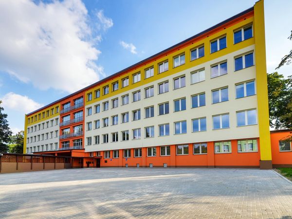 Fotografie školy "Střední průmyslová škola a Obchodní akademie, Bruntál"
