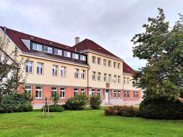 Fotografie školy "Odborné učiliště a Základní škola, Křenovice"