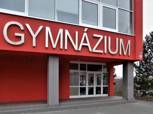 Fotografie školy "Klasické gymnázium Modřany a základní škola"