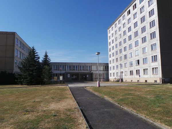 Fotografie školy "Střední odborná škola energetická a stavební, Obchodní akademie a Střední zdravotnická škola, Chomutov"
