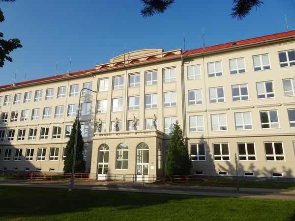 Fotografie školy "Gymnázium Třinec"