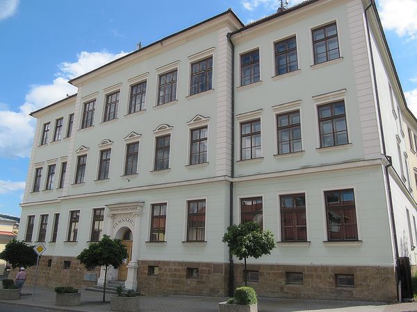 Fotografie školy "Gymnázium Valašské Klobouky"