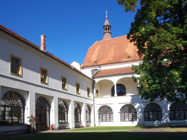 Fotografie školy "Gymnázium a střední odborná škola Mikulov"