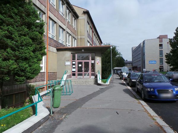 Fotografie školy "Střední uměleckoprůmyslová škola Karlovy Vary"
