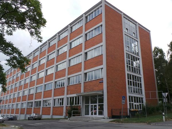Fotografie školy "Gymnázium a Jazyková škola s právem státní jazykové zkoušky Zlín"