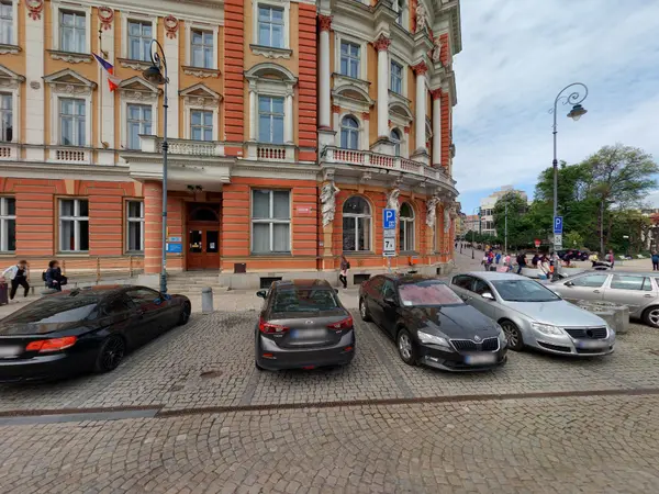 Fotografie školy "TRIVIS - Střední škola veřejnoprávní Karlovy Vary"