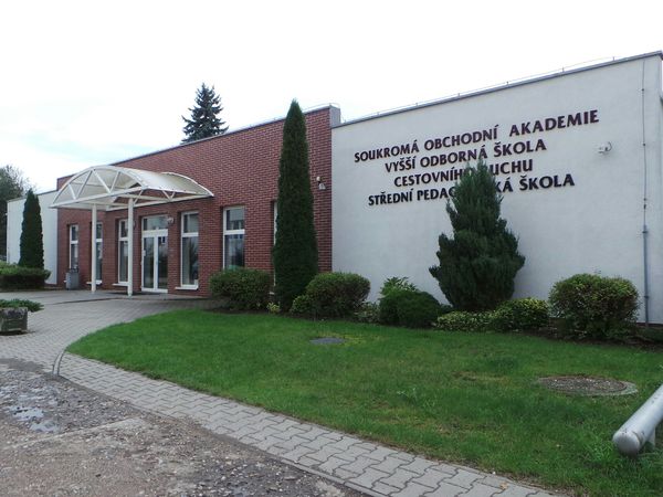 Fotografie školy "Obchodní akademie, Střední pedagogická škola, Vyšší odborná škola cestovního ruchu a Jazyková škola s právem státní jazykové zkoušky"