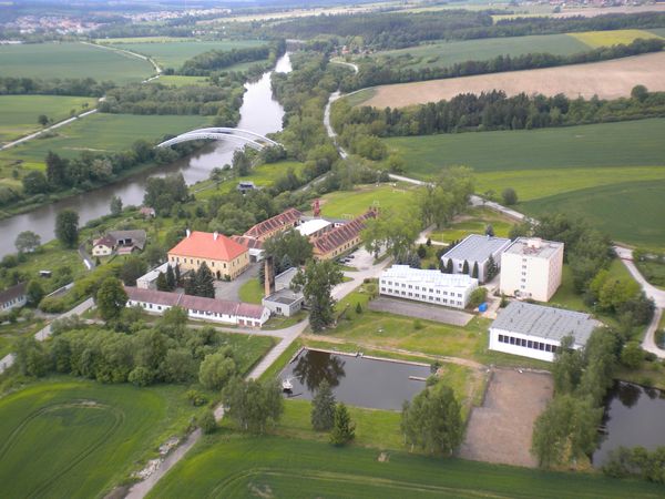 Fotografie školy "Střední odborná škola a Střední odborné učiliště, Hněvkovice 865"