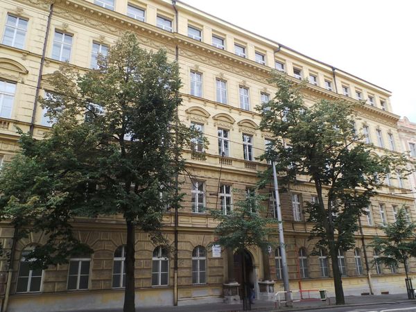 Fotografie školy "ZŠ a Střední škola Praha 2, Vinohradská"