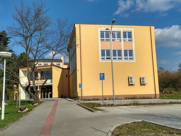 Fotografie školy "První české gymnázium v Karlových Varech"