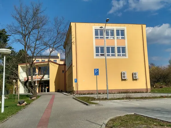 Fotografie školy "První české gymnázium v Karlových Varech"