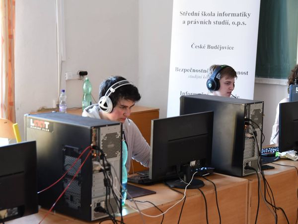 Fotografie školy "Střední škola informatiky a právních studií"